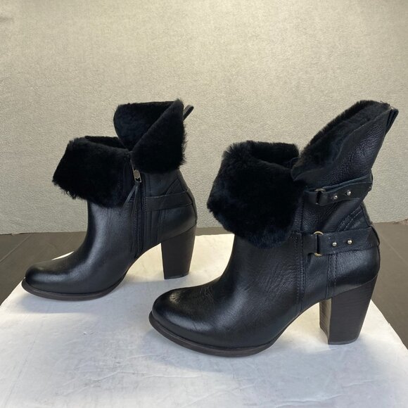 UGG Women's JAYNE‎ Black Leather Shearling Fold Over Heeled Ankle Boots Size 9 - Picture 1 of 14